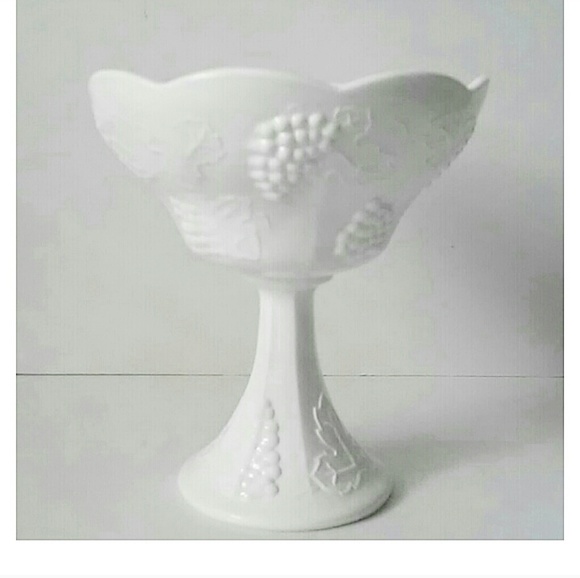 VINTAGE MILK GLASS PEDESTAL |  Grape Desig… - Picture 2 of 9